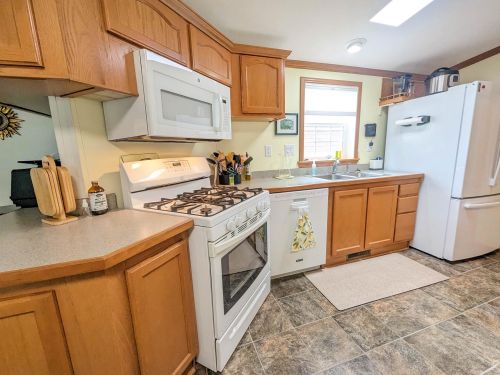 5 Dawn Dr, Concord NH 03303-2050 exterior