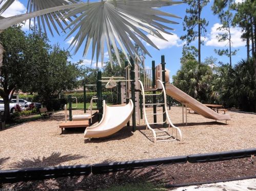 7504 Berkshire Pne Dr, Naples FL 34104-9441 exterior