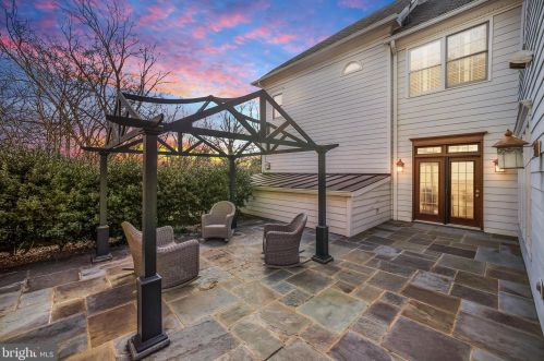 1493 Evans Farm Dr, Mc Lean VA 22101-5656 exterior