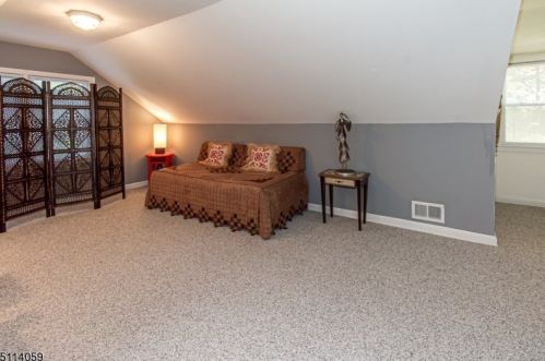 1490 Fox Trl, Mountainside NJ 07092-1301 exterior