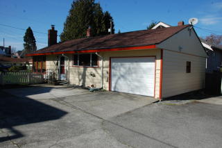 2206 Walnut Ave, Seattle, WA 98116-2051