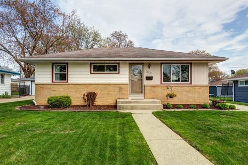 4220 55th St, Milwaukee, WI 53220-3115