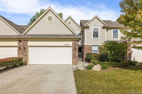 20719 Ashford Dr, Macomb Township, MI 48044-6333