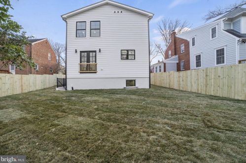 1505 Crestwood Dr, Alexandria VA  22302-2303 exterior