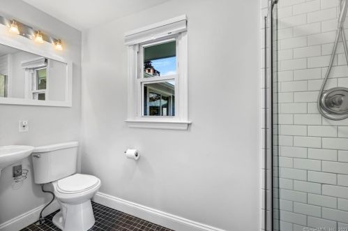 17 Ridgecrest Dr, Ridgefield CT 06877-2534 exterior