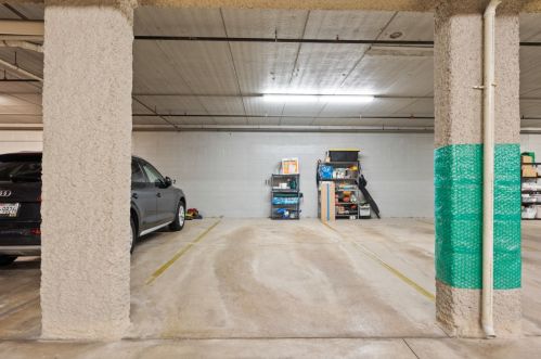 3710 Oakland Ave, Milwaukee WI  53211-2281 exterior