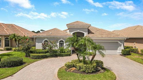 8813 One Putt Pl, Fort Pierce, FL 34986-3068