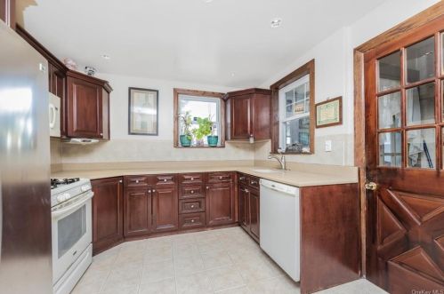 113 237 St, Bronx NY 10470-2006 exterior