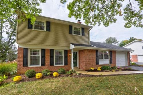 2138 Kentwood Dr, Lancaster, PA 17601-3016