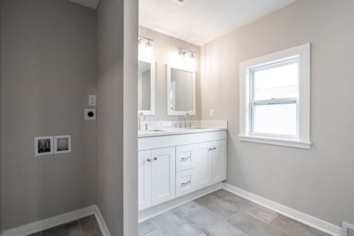 332 Clarence St, Milwaukee WI 53207-1547 exterior