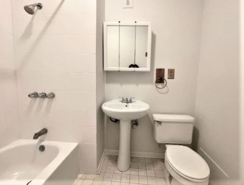 2333 Hoyne Ave, Chicago IL 60643-1816 exterior