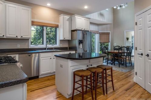 26 Overlook Farms Rd, Deep River CT 06419-1337 exterior