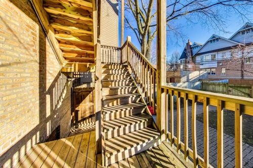 4053 Greenview Ave, Chicago IL 60626-4217 exterior