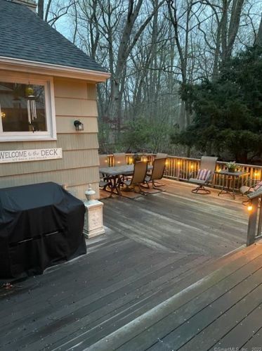 27 Geneva Rd, Norwalk CT 06850-2723 exterior