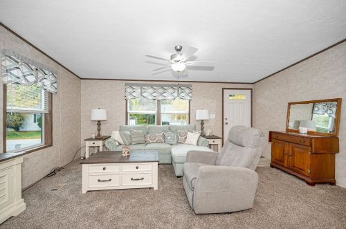 41 B St, Seabrook NH 03874-6228 exterior