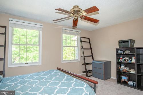 6839 Heatherway Ct, Alexandria VA 22315-3942 exterior