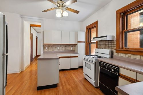 2539 Marshfield Ave, Chicago IL 60614-1907 exterior