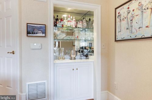 11 Wilkes St, Alexandria VA 22314-3856 exterior