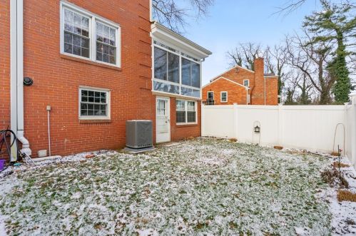 57 Locksley Dr, Pittsburgh PA  15235-5117 exterior