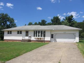 8200 Craigleigh Dr, Cleveland, OH 44129-6621