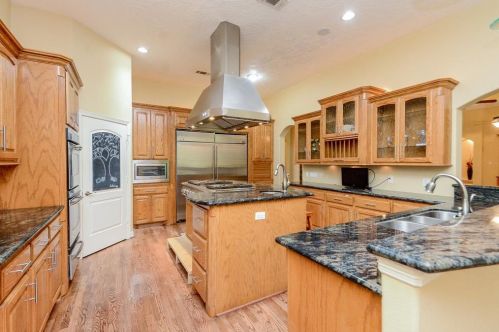 8827 Catamaran Way, Montgomery TX 77316-6881 exterior