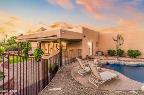 7015 Camino De Los Caballos, Tucson AZ 85743-9689 exterior