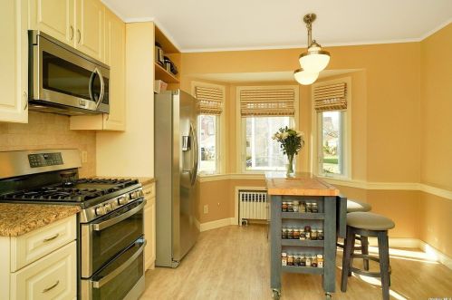 145 Chester St, Valley Stream NY 11580-4210 exterior