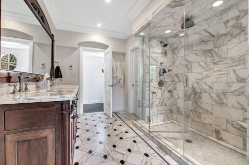 1469 Lilac Ln, Milwaukee WI  53217-2960 exterior