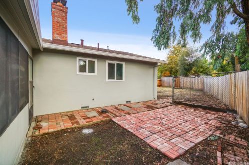 1706 Oakmead Dr, Concord CA 94520-3026 exterior