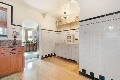 6121 Newport Ave, Chicago IL 60634-4142 exterior