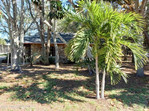 510 Tropical Trl, Merritt Island, FL 32952-4949