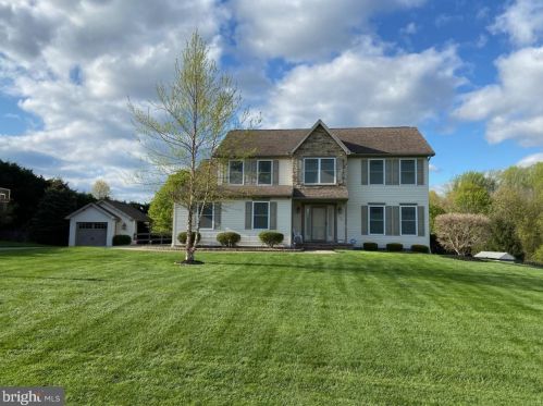 125 Summit Dr, Littlestown, PA 17340-9183