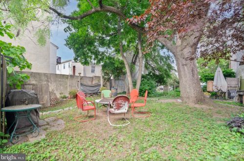 1018 Leithgow St, Philadelphia PA  19123-1421 exterior