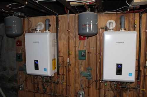 556 Elm St, Woonsocket RI 02895-3508 exterior