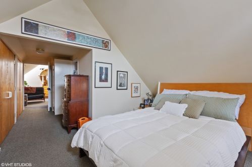 1014 Oakdale Ave, Chicago IL 60618-7324 exterior