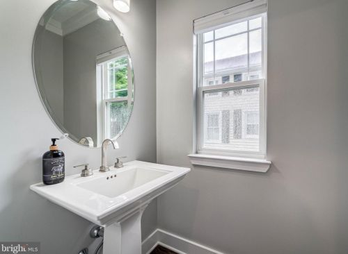 113 Maple St, Alexandria VA 22301-2606 exterior