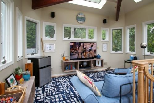 7 Elba Ave, Hopatcong NJ  07843-1807 exterior