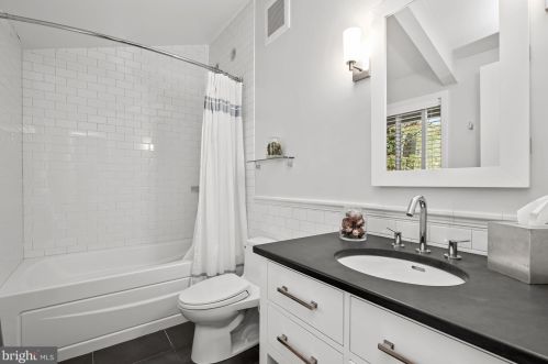 10113 Bevern Ln, Rockville MD 20854-2130 exterior