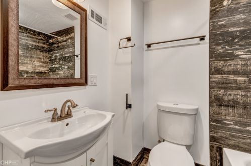 6749 Damen Ave, Chicago IL  60636-3204 exterior