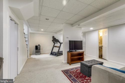 7426 Piney Branch Rd, Silver Spring MD 20901-4352 exterior