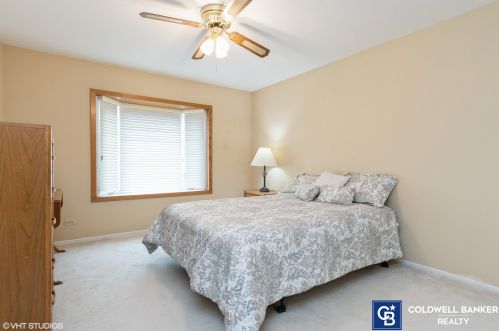 1928 Appaloosa Dr, Naperville IL 60565-6714 exterior