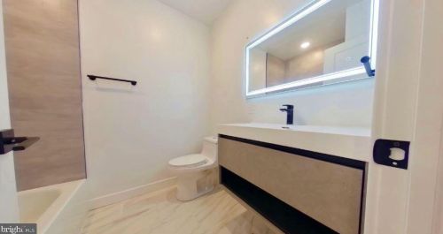 2050 Ellsworth St, Philadelphia PA 19146-2420 exterior