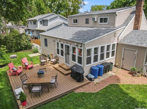 33 Hazard Ave, Huntington Station NY 11746-3726 exterior