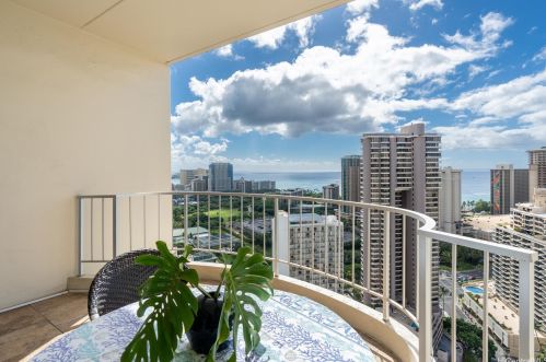 469 Ena Rd, Honolulu HI 96815-1749 exterior