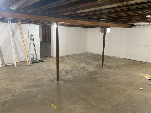 50 Colvintown Rd, Coventry RI 02816-8564 exterior