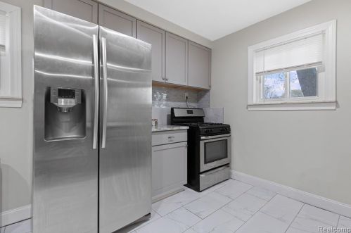 4191 Monroe St, Dearborn Heights MI  48125-2516 exterior