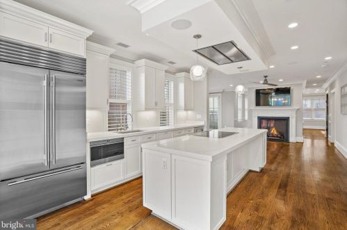 420 3rd St, Washington DC  20003-1930 exterior