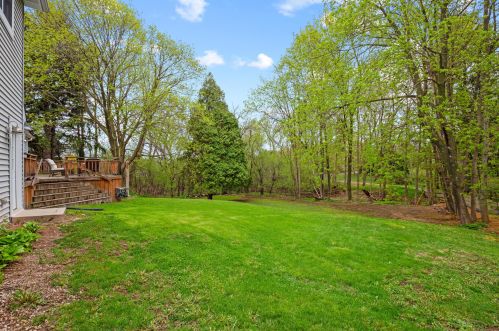 9383 Pheasant Ln, Milwaukee, WI 53217-1123