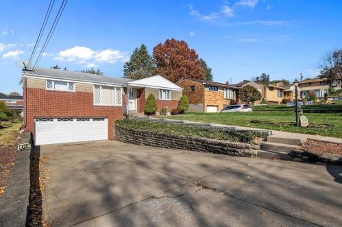 420 Blossom Dr, Pittsburgh, PA 15236-2431