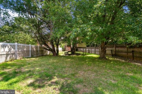 13763 Travilah Rd, Rockville MD 20850-3532 exterior